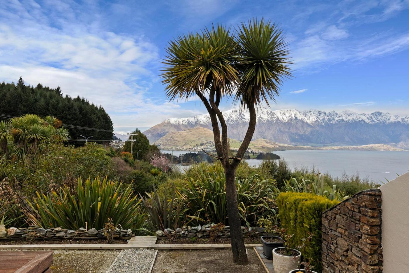 Kiwi Nest- Luxury - Hot Tub Apartment